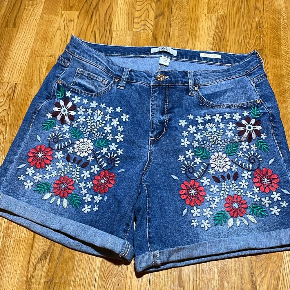 Embroidered vintage America shorts
